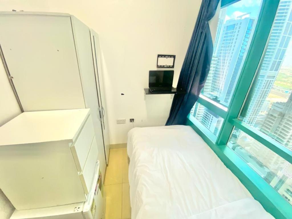 Nice Budget Rooms And Bed Space For "Men" In Dubai, Marina Exterior photo