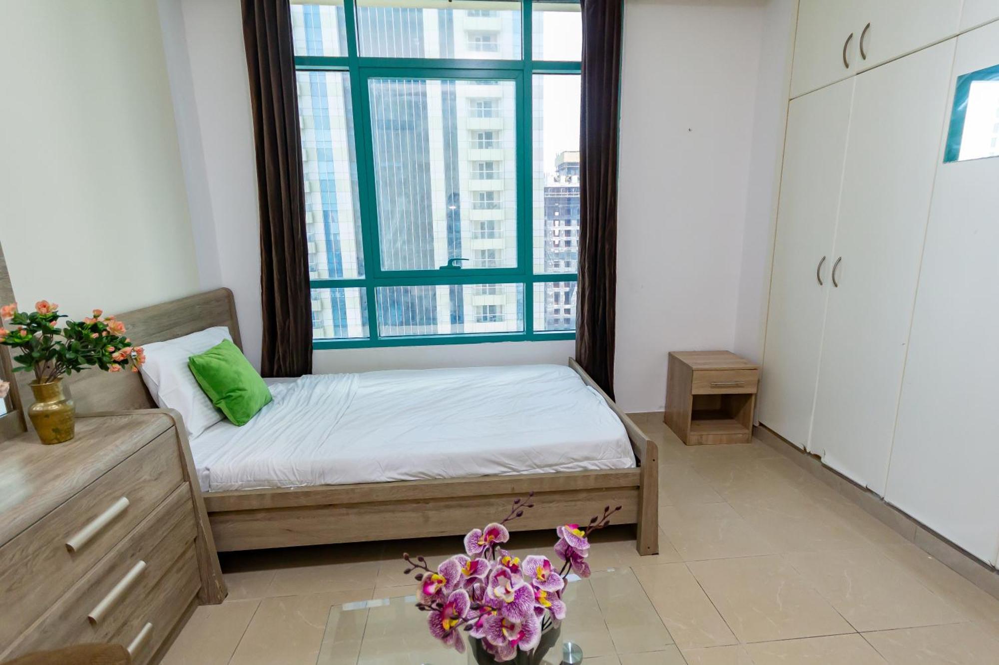 Nice Budget Rooms And Bed Space For "Men" In Dubai, Marina Exterior photo