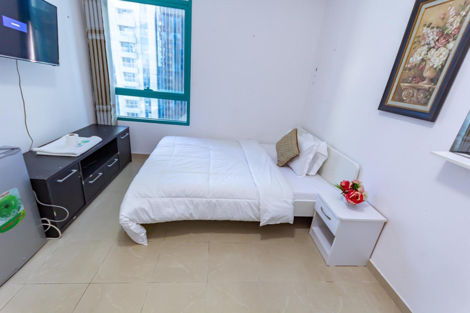 Nice Budget Rooms And Bed Space For "Men" In Dubai, Marina Exterior photo