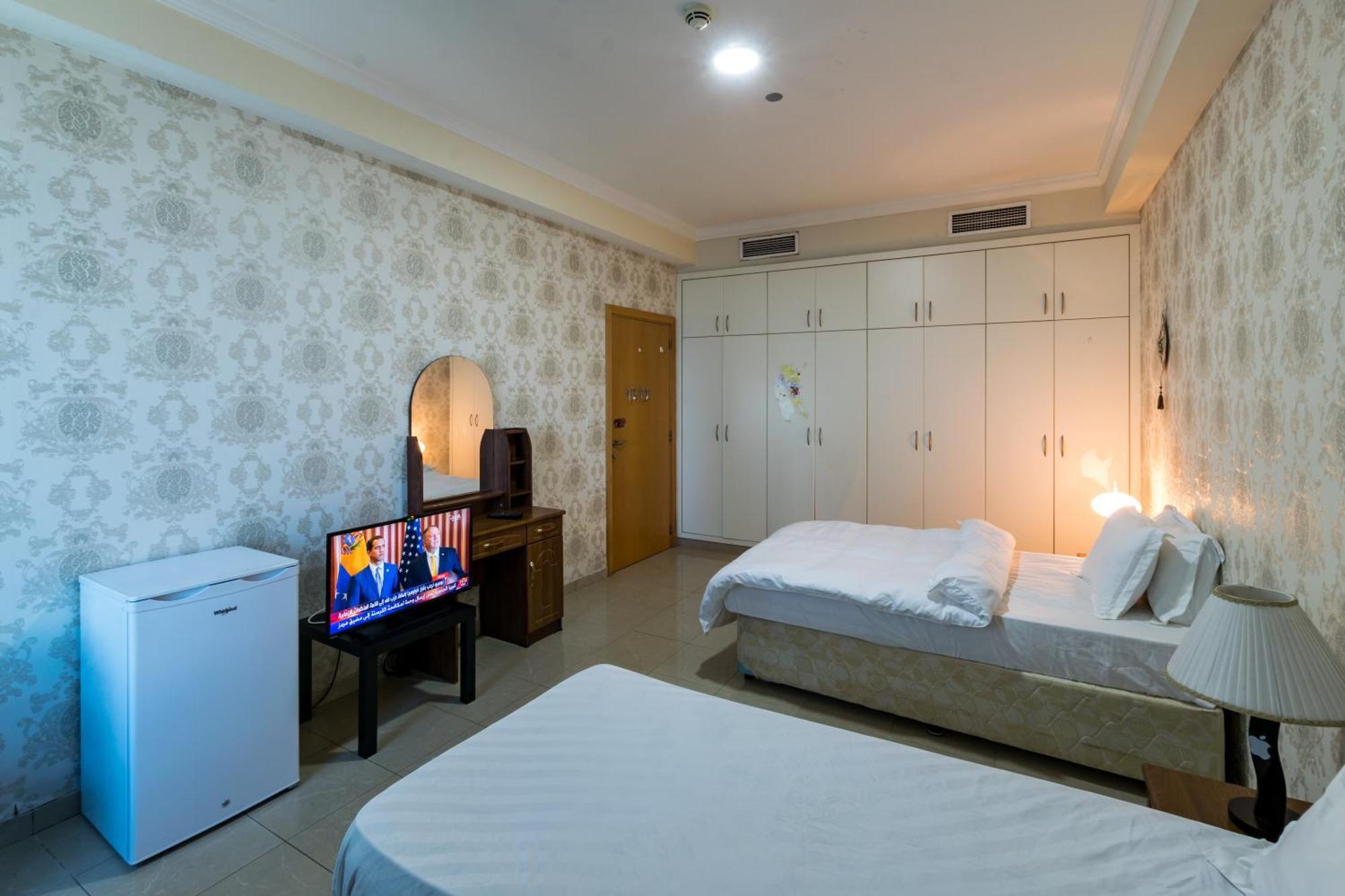 Nice Budget Rooms And Bed Space For "Men" In Dubai, Marina Exterior photo