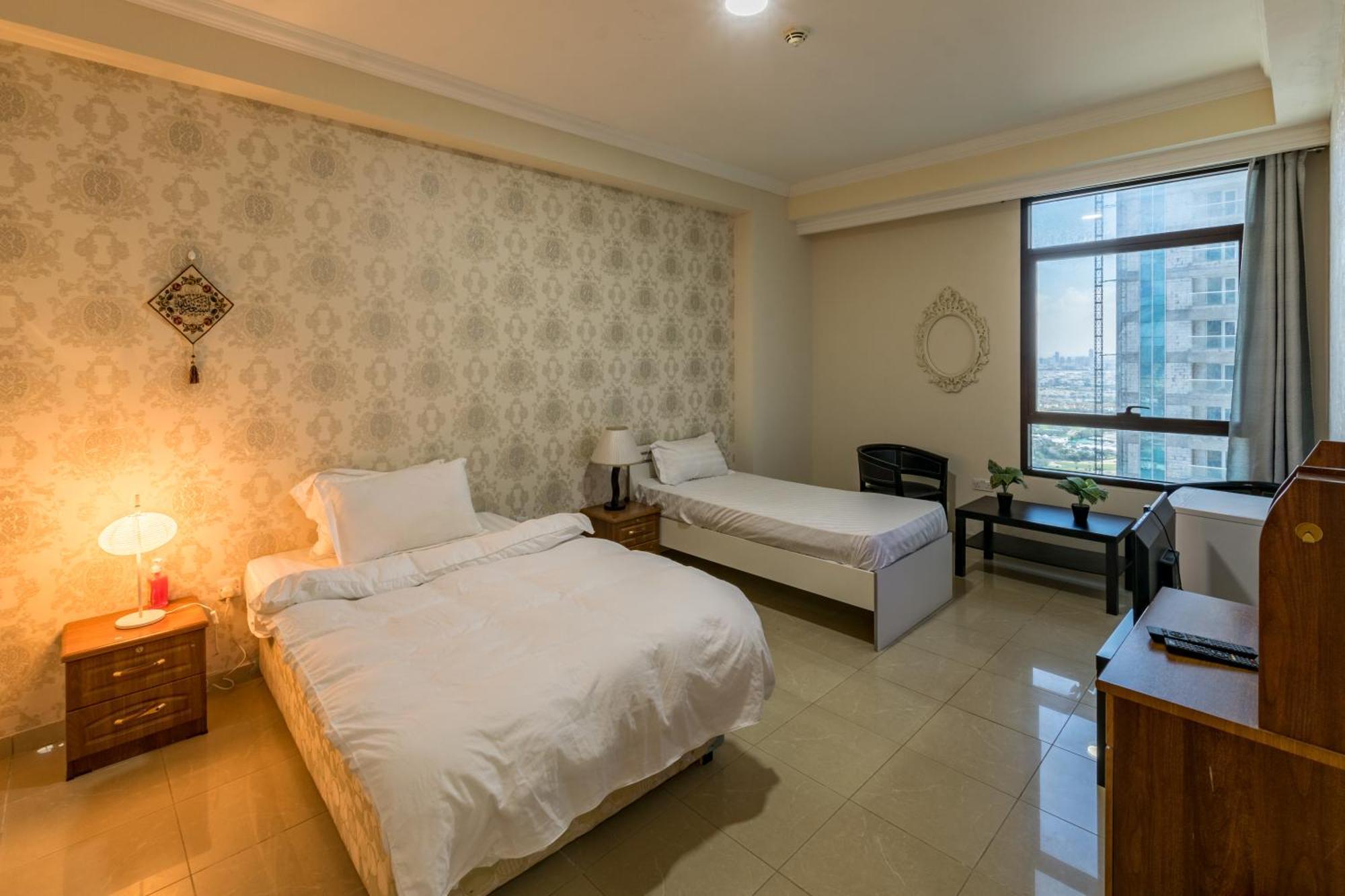 Nice Budget Rooms And Bed Space For "Men" In Dubai, Marina Exterior photo